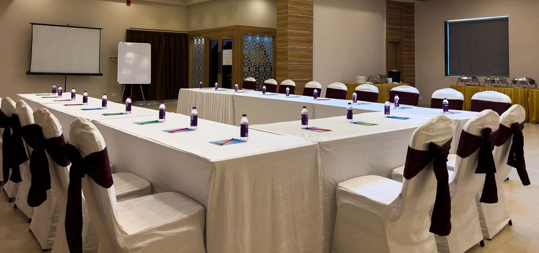 Make every conference feel clear, focused and premium.